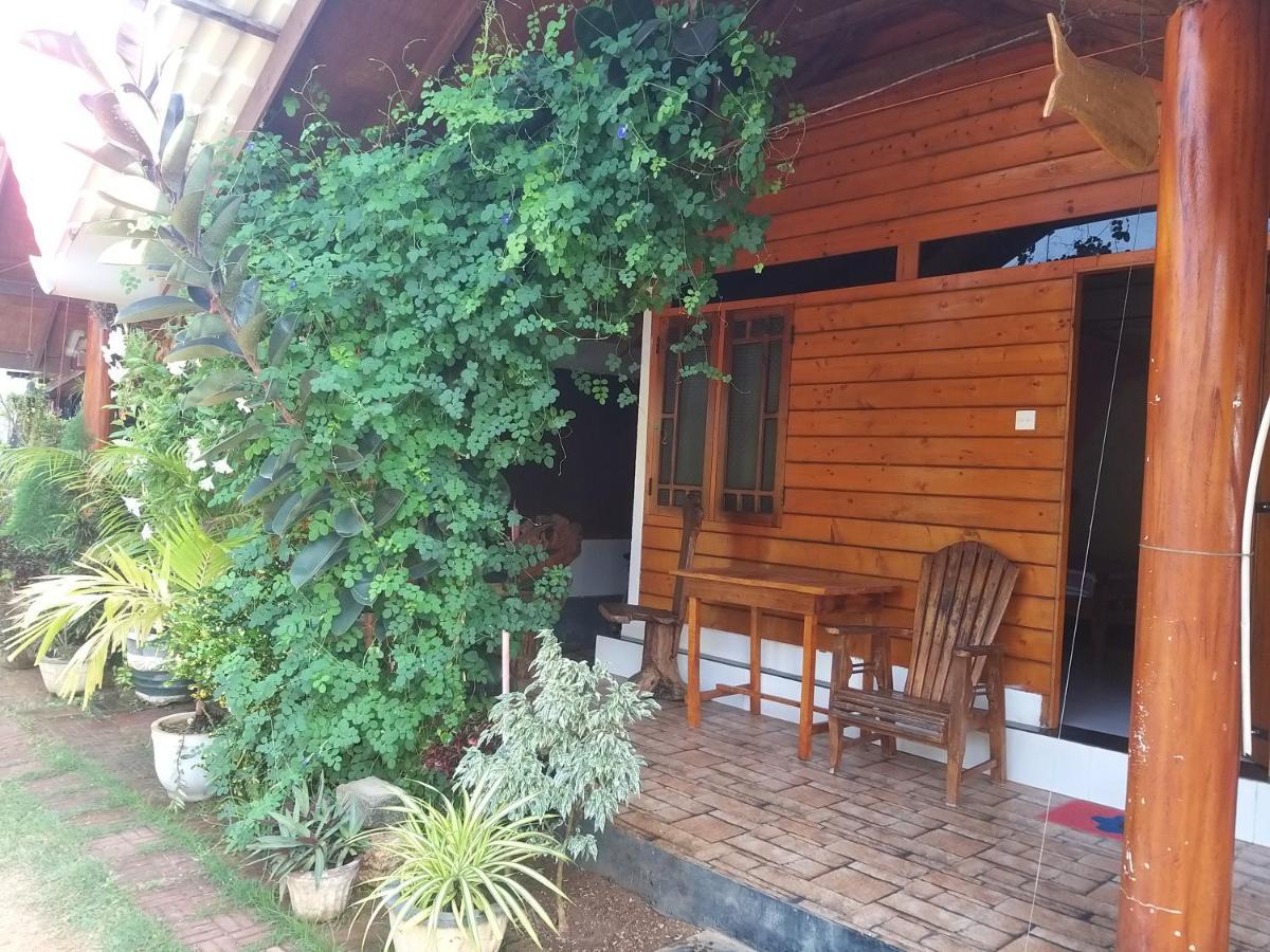 Dot Bey Beach Cabana Trincomalee Esterno foto